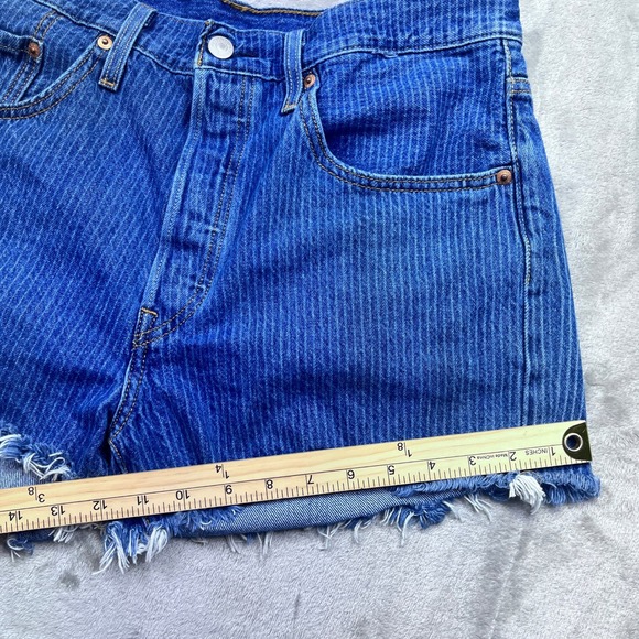 Levi's Women's Striped Denim Frayed‎ Hem High Waist Shorts Sz 30 Grunge Retro - Picture 4 of 11